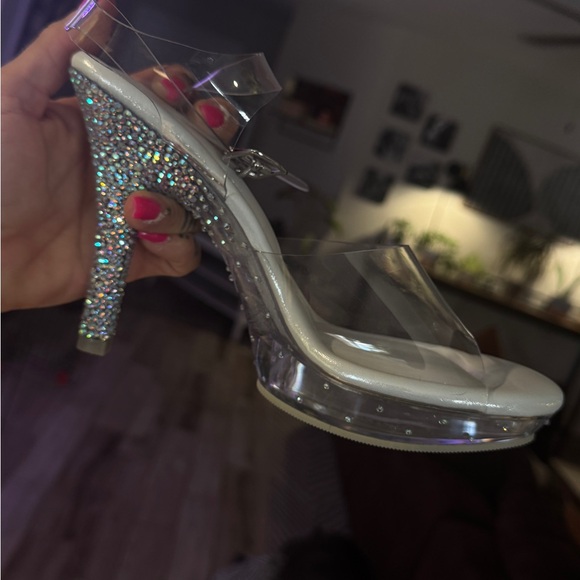 Fantasy Olympian 2.0 Silver Heels - Picture 3 of 4